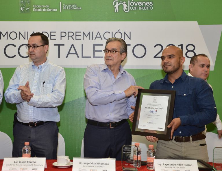 Premia Secretaría de Economía a ganadores del programa Jóvenes con Talento