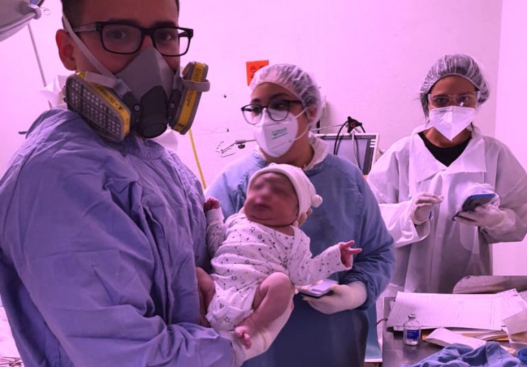 Nace primer bebé de madre con Covid-19 en medio de pandemia en SLRC