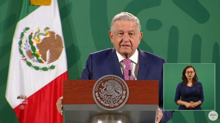 López Obrador reaparece en público tras contagio por COVID-19