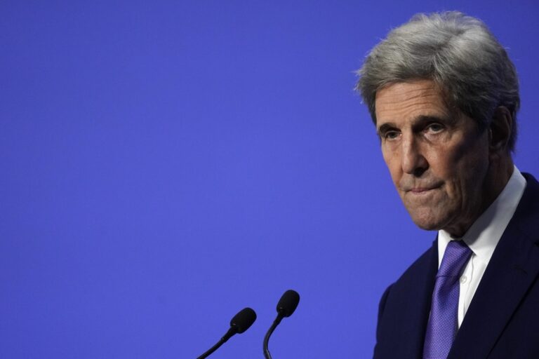 Kerry viaja a México para tratar crisis climática y energías renovables