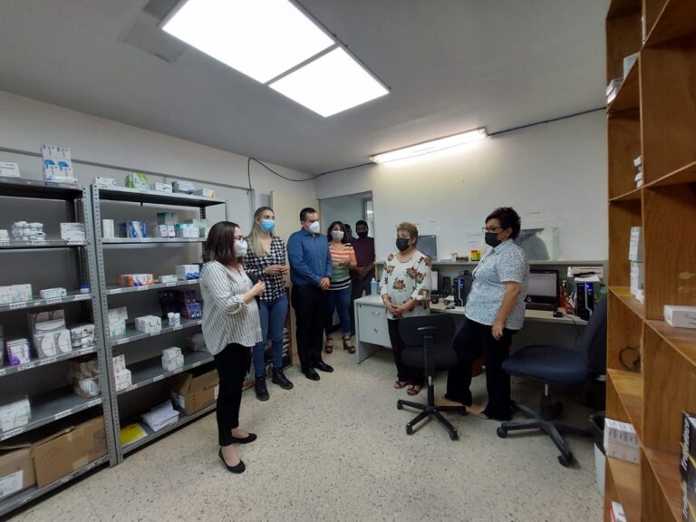 Supervisan autoridades de Salud Sonora llegada de medicamentos en el municipio de Cananea