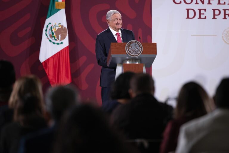“México es un gran país”, afirma presidente tras sismo de 7.7 en Michoacán