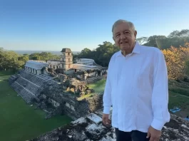 El presidente López Obrador acudió a la zona arqueológica de Palenque desde donde envió la felicitación por Año Nuevo, el 1 de enero de 2024. Foto tomada del sitio https://lopezobrador.org.mx