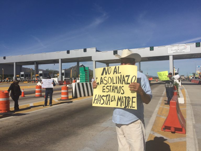 Continúan en Sonora bloqueos a vías del tren, casetas y aduanas en protesta por «gasolinazo»