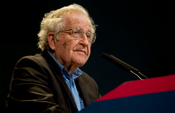 Chomsky: Estados Unidos apoya golpe de Estado o asesinato de Evo Morales