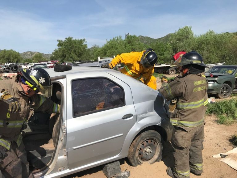 Bomberos de Hermosillo perfeccionan técnicas de rescate de víctimas en vehículos siniestrados