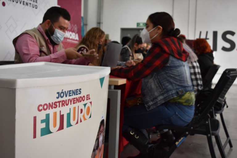Instala Jóvenes Construyendo el Futuro oficina móvil para atender a juventud de Hermosillo