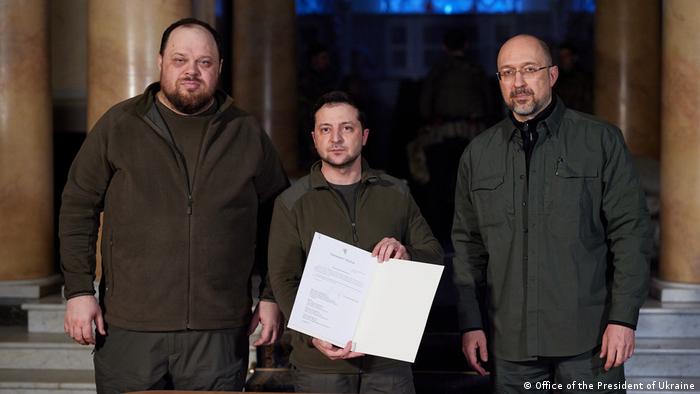 Zelenski firma la solicitud para la entrada de Ucrania a la Unión Europea
