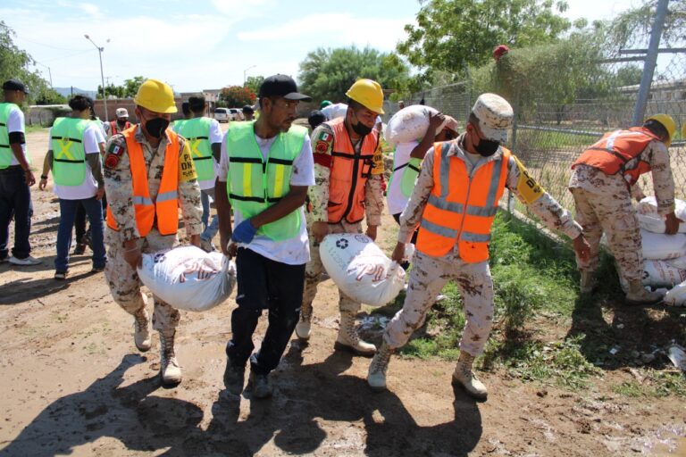Unen fuerzas Sedena y Protección Civil Sonora en atención de zona de riesgo en Hermosillo