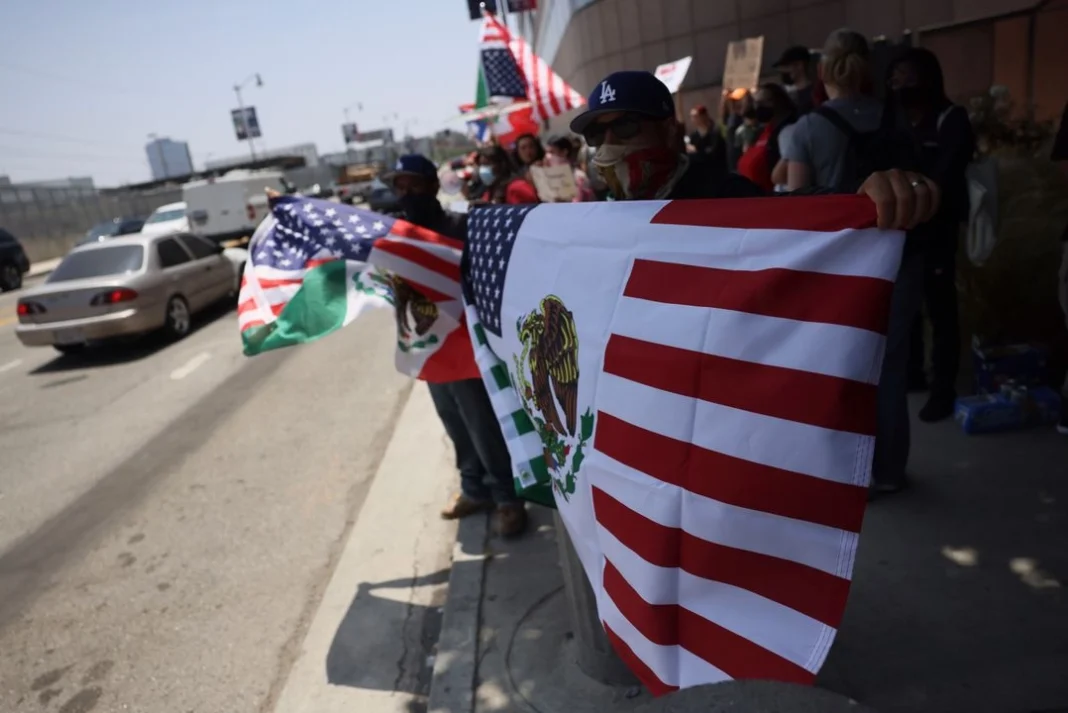 sheinbaum-reitera-llamado-a-mexicanos-en-eu-a-protestar-pacificamente_b4940a2d-073e-40cc-b455-879730104872_medialjnimgndimage=fullsize
